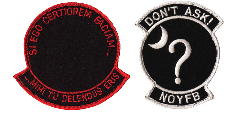 Illustration for article titled Algunos de los inquietantes emblemas que adornan las misiones espaciales de espionaje